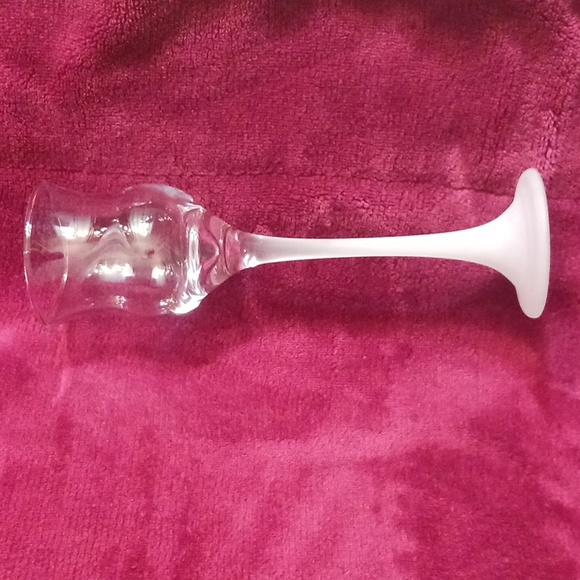 Absolutely STUNNING set of PartyLite Frosted Votive Stemware Tealite holders - Picture 4 of 5